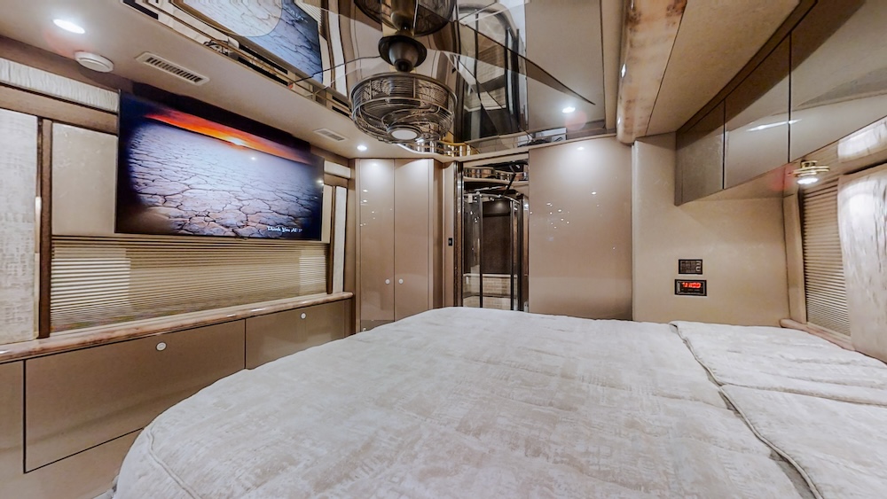 2006 Prevost  Featherlite H3-45 For Sale