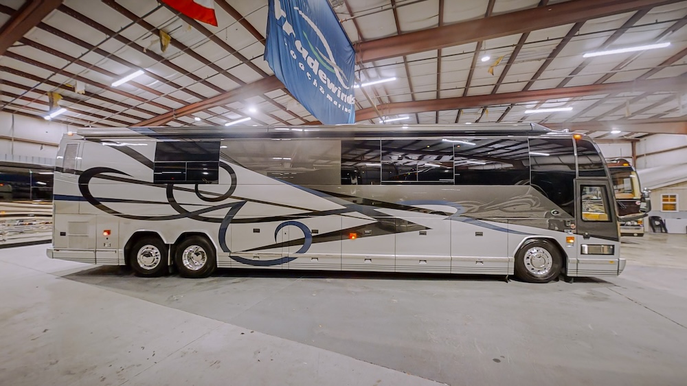 2006 Prevost  Featherlite H3-45 For Sale