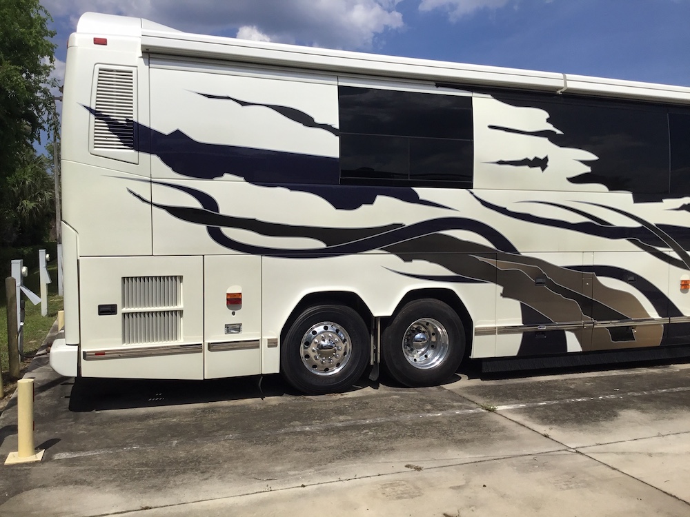 2006 Prevost Featherlite H3-45 For Sale