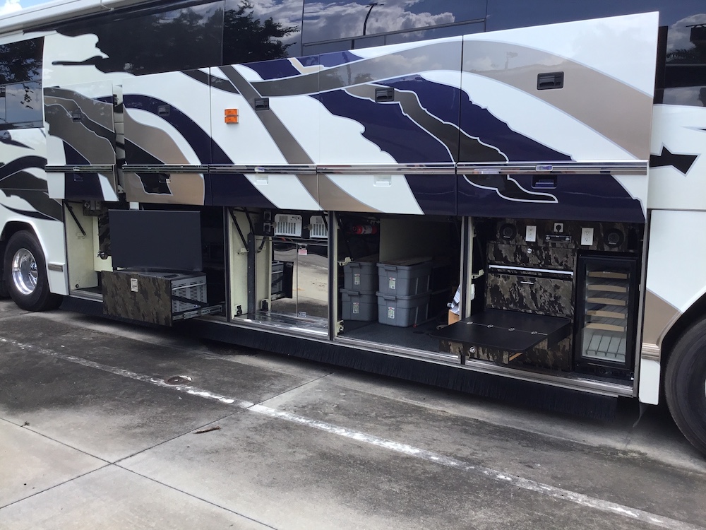 2006 Prevost Featherlite H3-45 For Sale