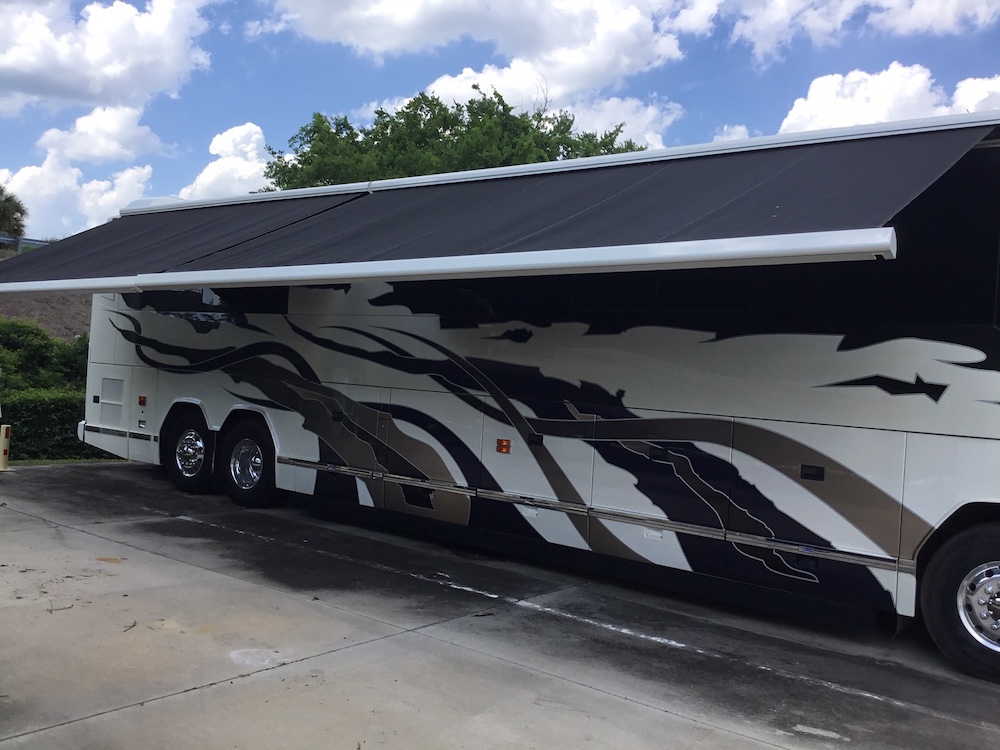 2006 Prevost Featherlite H3-45 For Sale