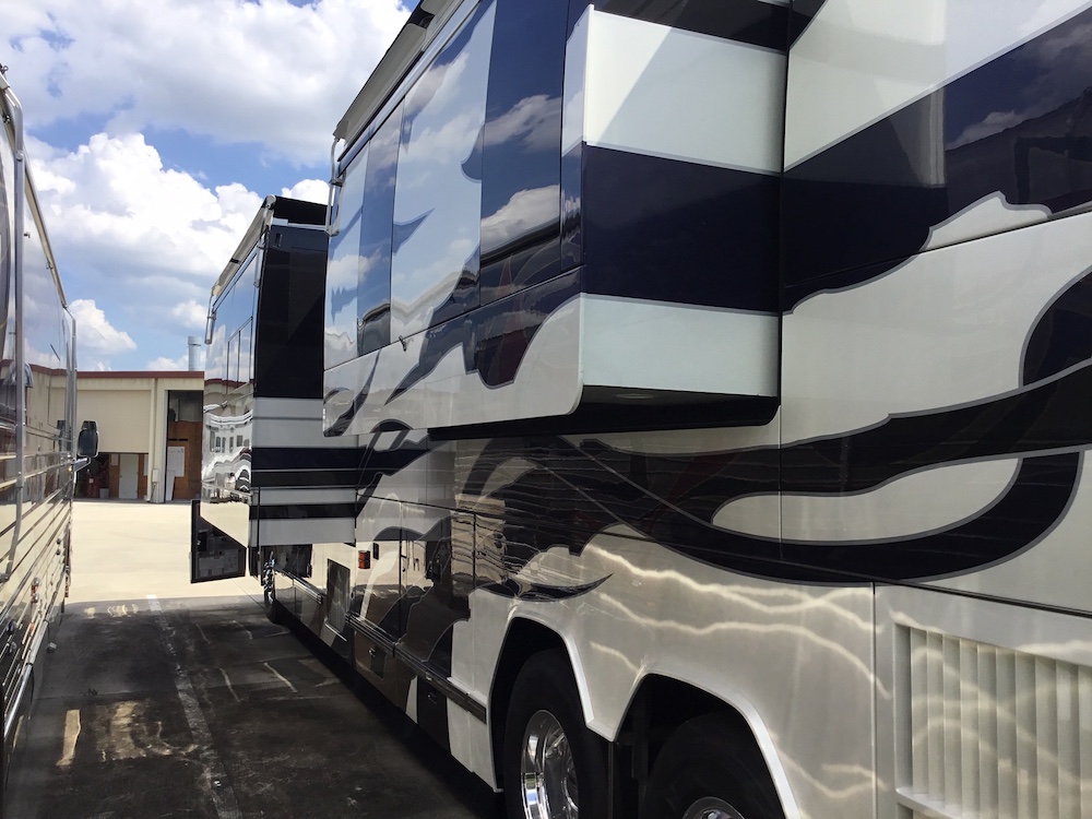 2006 Prevost Featherlite H3-45 For Sale