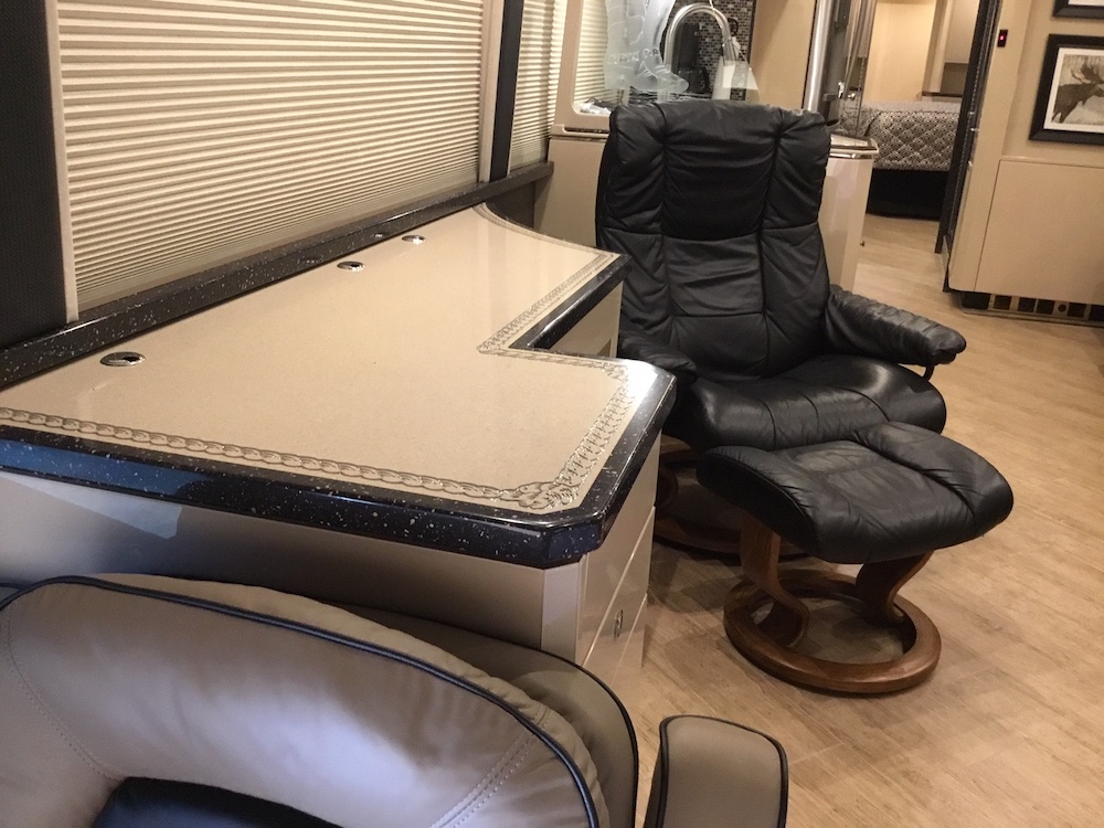 2006 Prevost Featherlite H3-45 For Sale