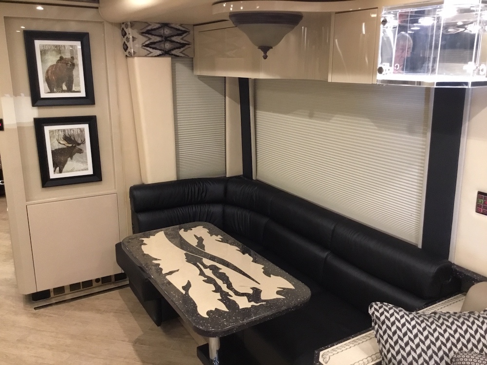 2006 Prevost Featherlite H3-45 For Sale