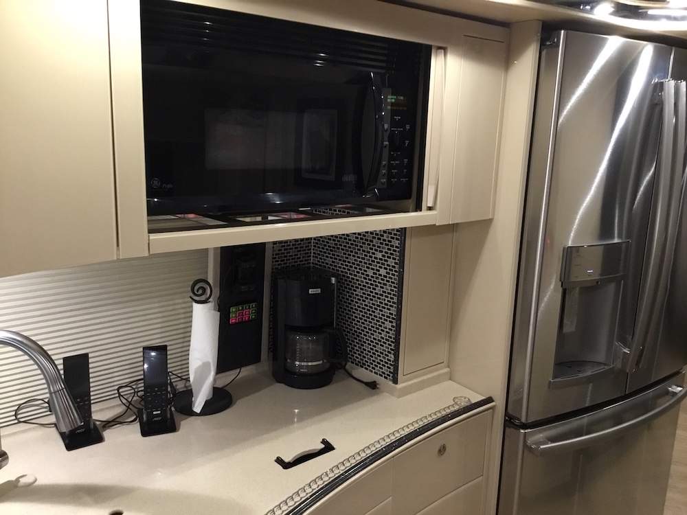 2006 Prevost Featherlite H3-45 For Sale