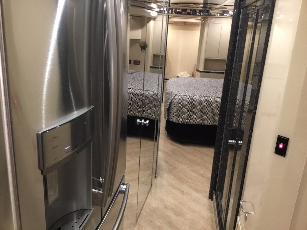 2006 Prevost Featherlite H3-45 For Sale