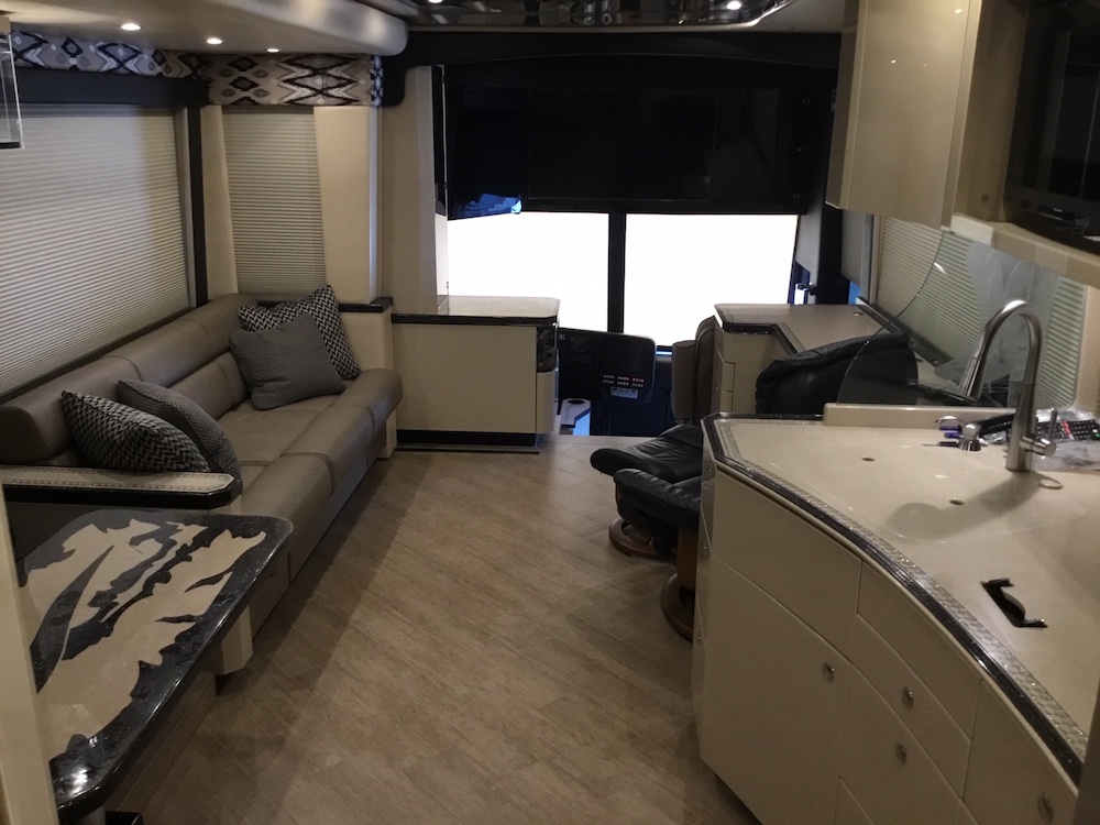 2006 Prevost Featherlite H3-45 For Sale