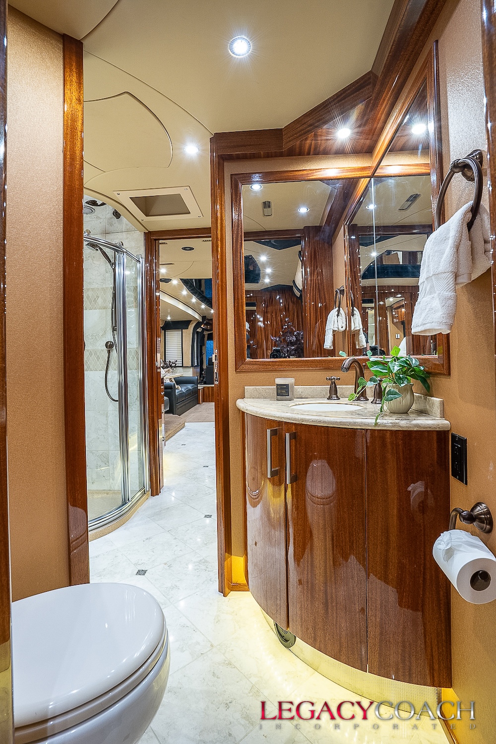 2008 Prevost Legendary XLII For Sale