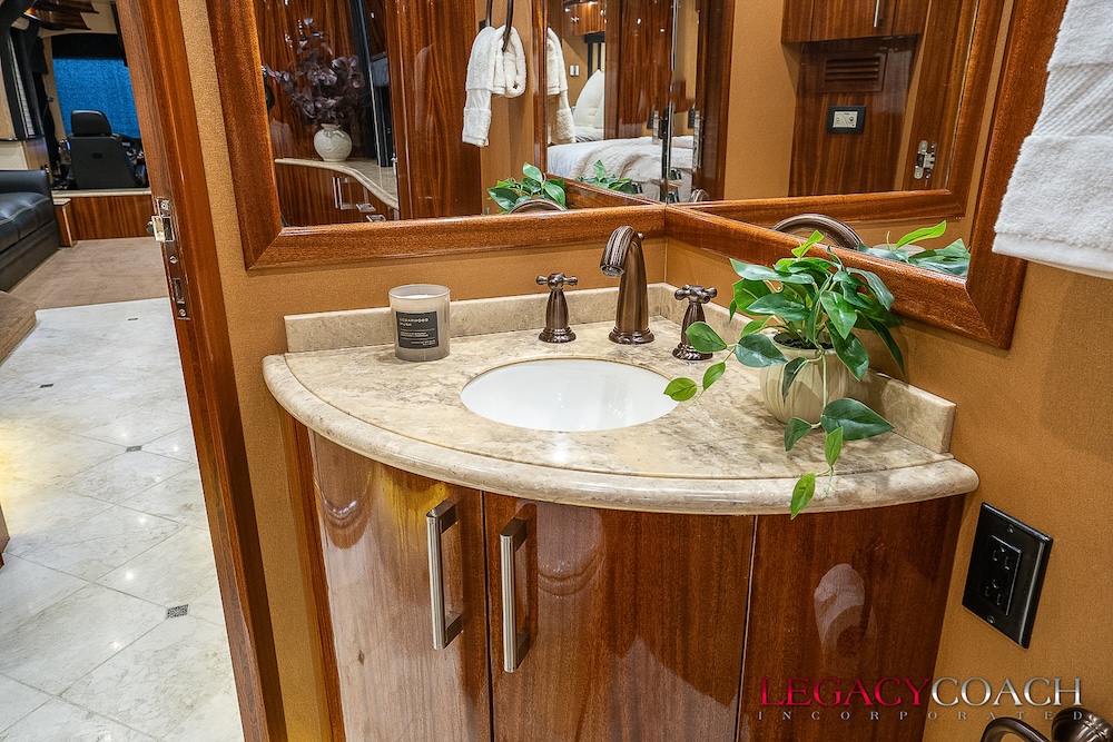 2008 Prevost Legendary XLII For Sale