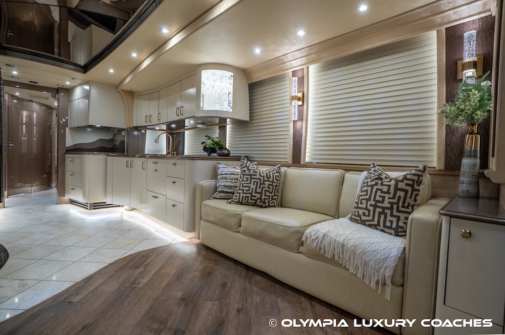 2006 Prevost Legendary XLII For Sale