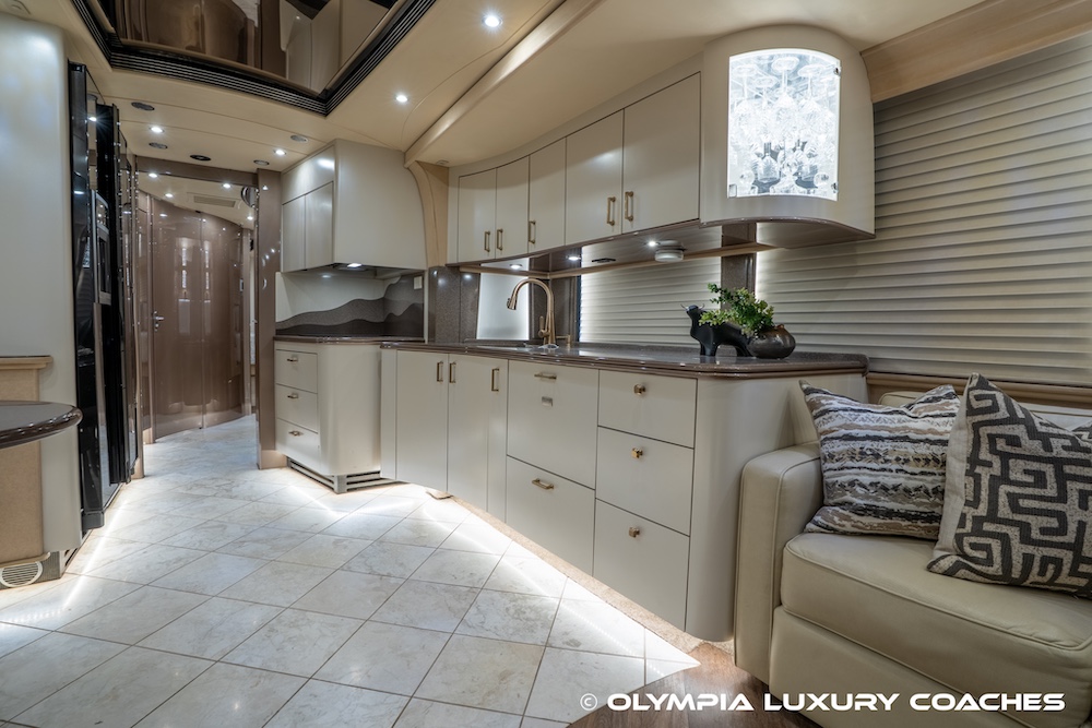 2006 Prevost Legendary XLII For Sale