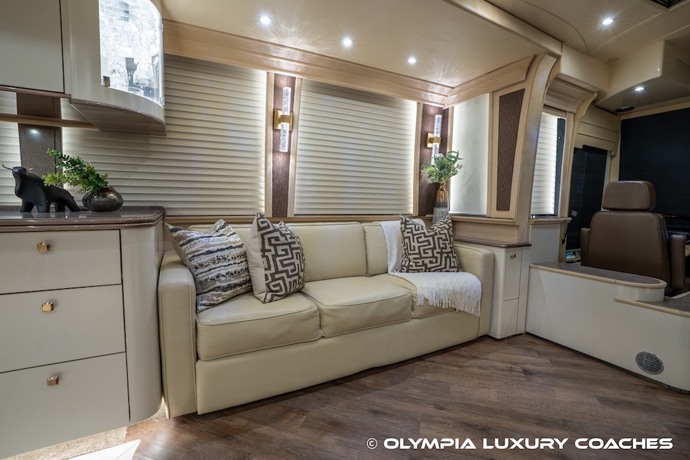 2006 Prevost Legendary XLII For Sale