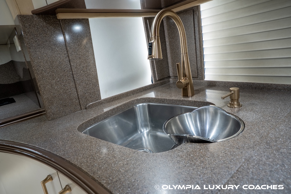 2006 Prevost Legendary XLII For Sale