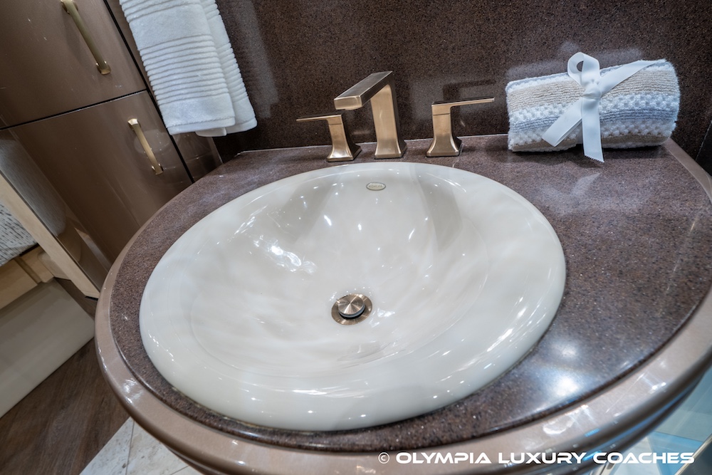 2006 Prevost Legendary XLII For Sale