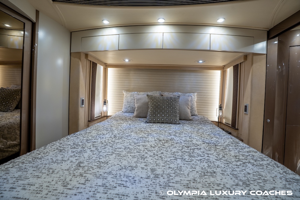 2006 Prevost Legendary XLII For Sale