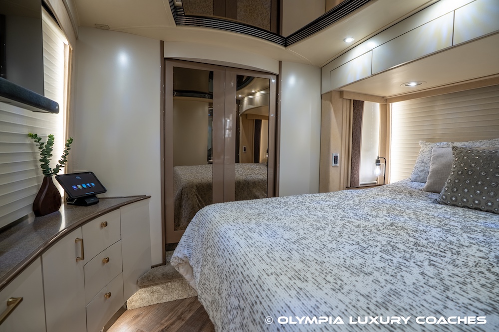 2006 Prevost Legendary XLII For Sale