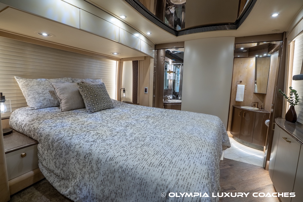 2006 Prevost Legendary XLII For Sale