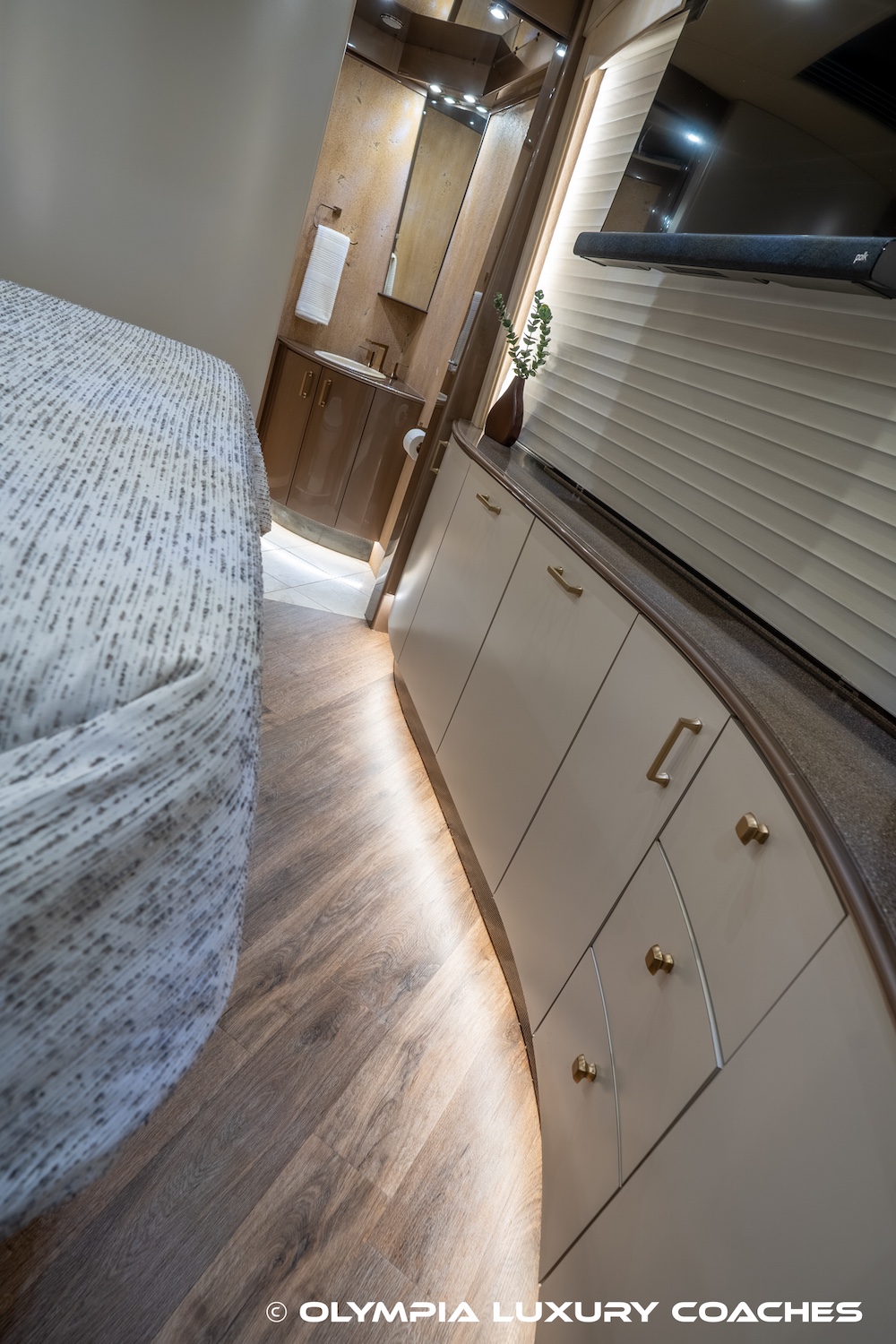 2006 Prevost Legendary XLII For Sale