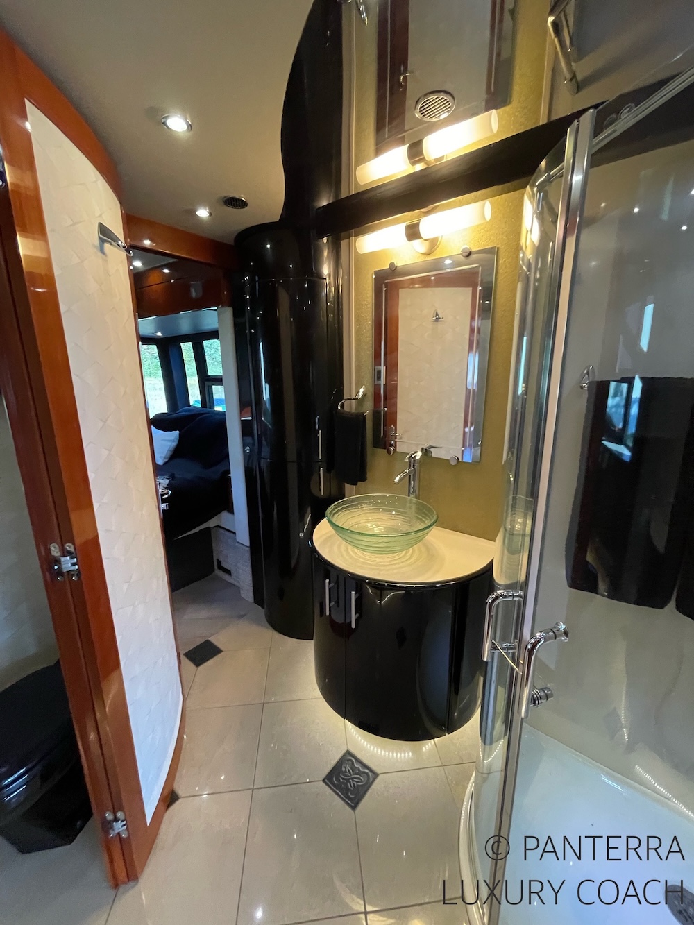 2006 Prevost Legendary XLII For Sale