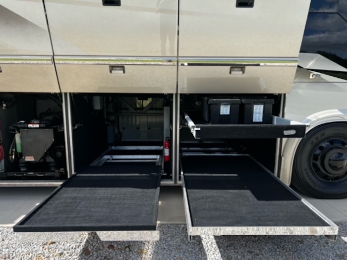 2006 Prevost Marathon H3-45 For Sale