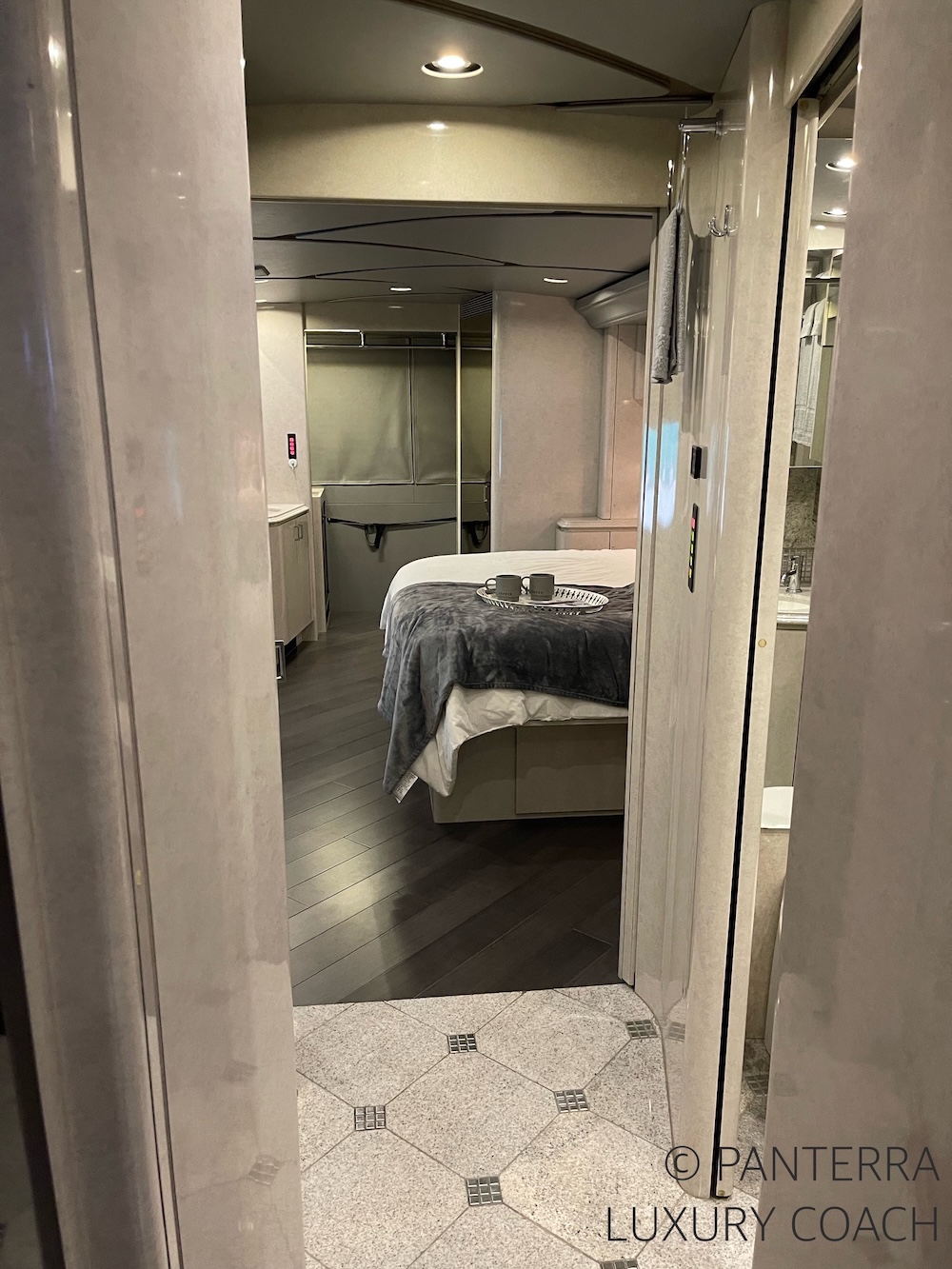2006 Prevost Marathon H3-45 For Sale