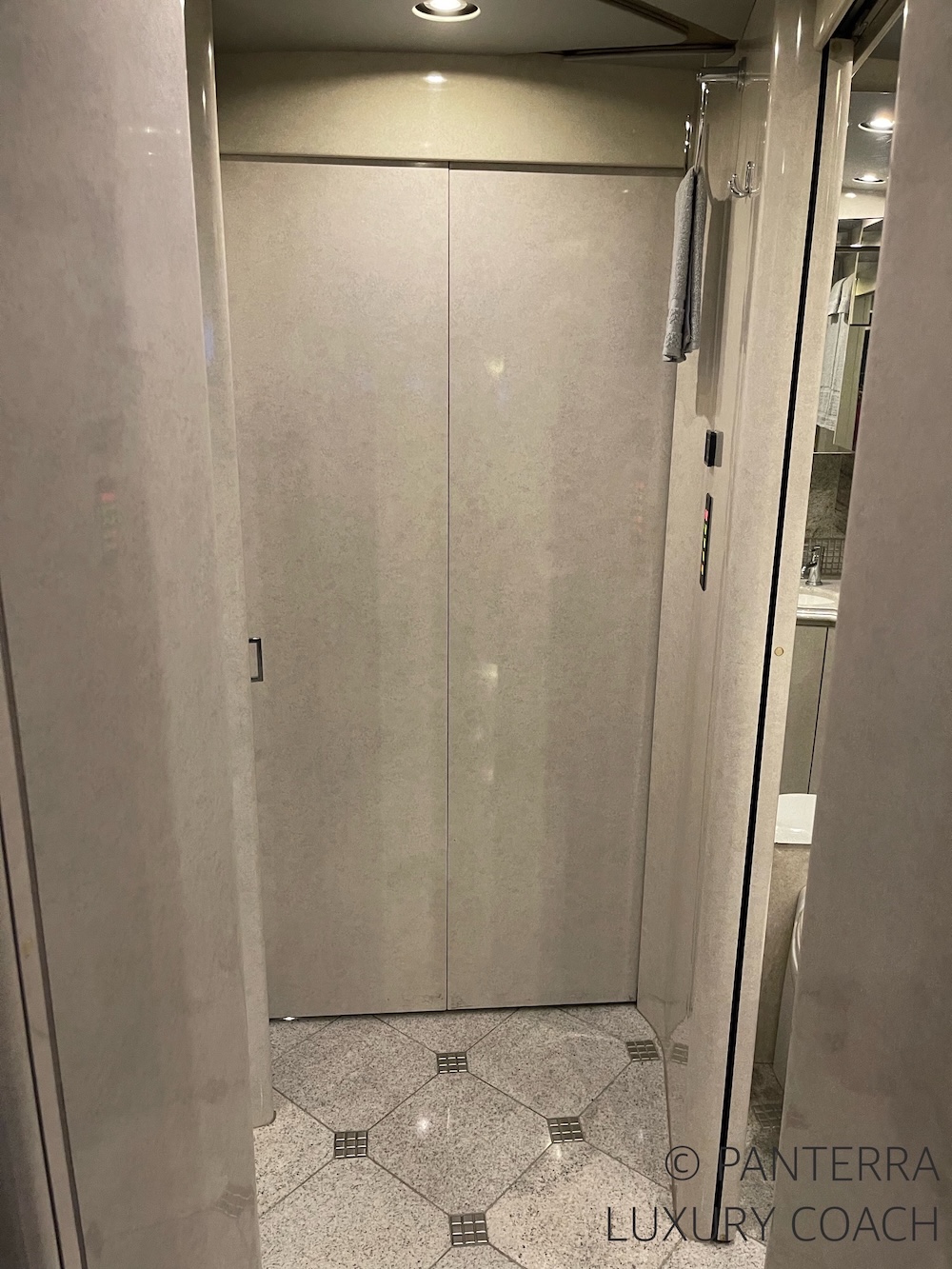 2006 Prevost Marathon H3-45 For Sale