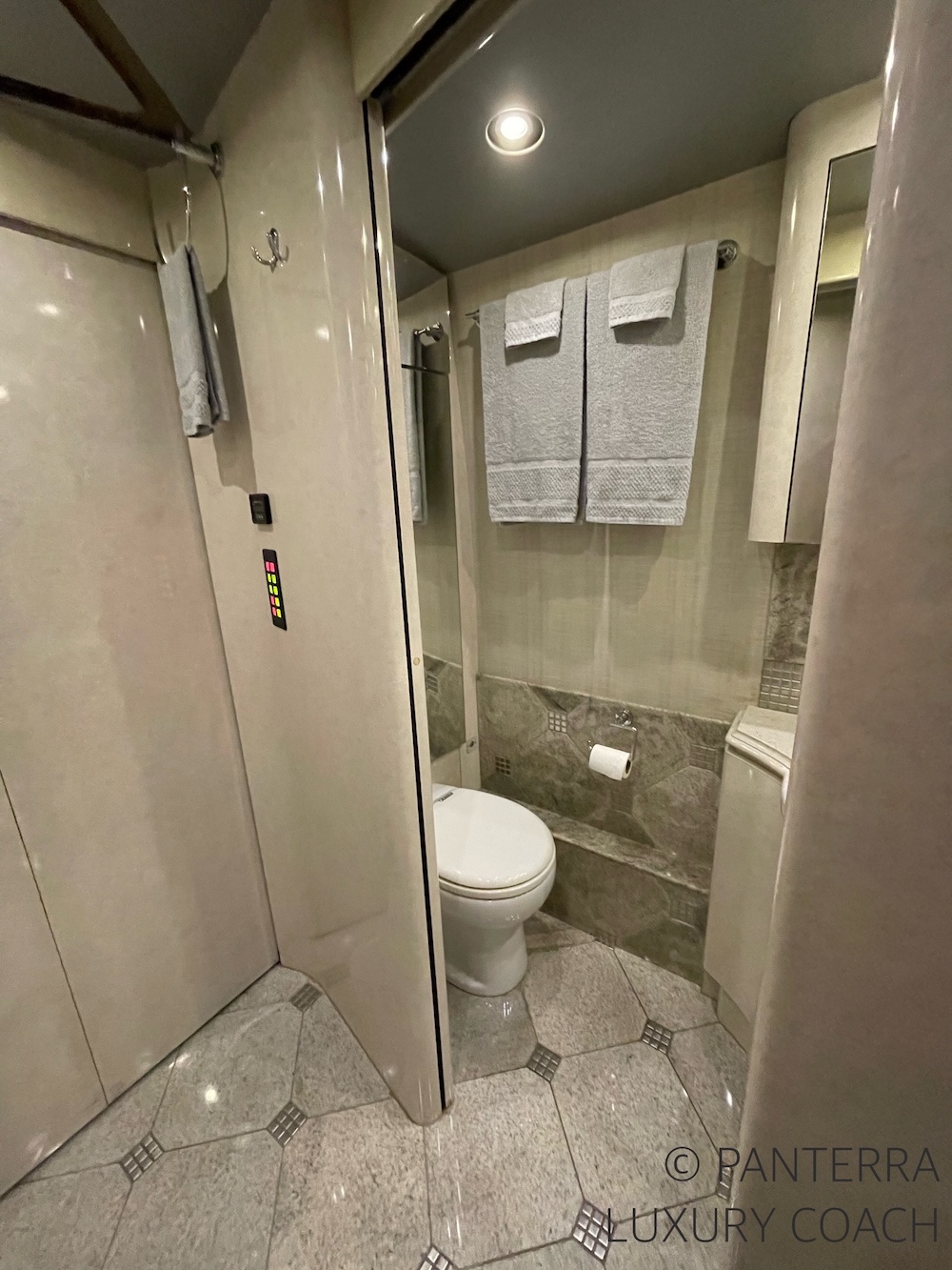 2006 Prevost Marathon H3-45 For Sale