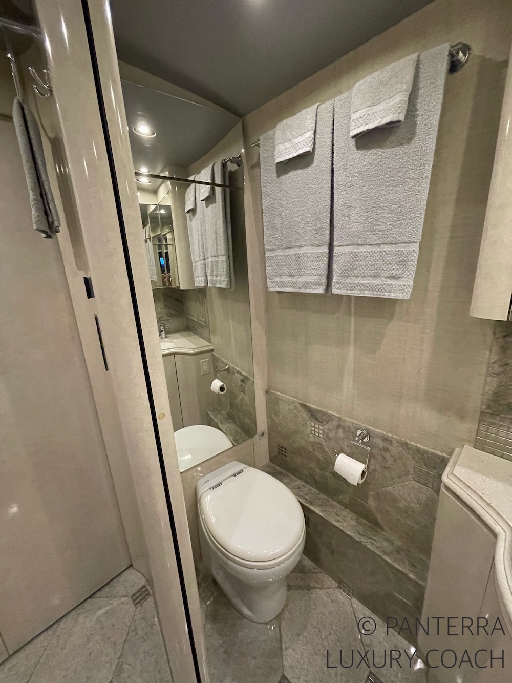 2006 Prevost Marathon H3-45 For Sale