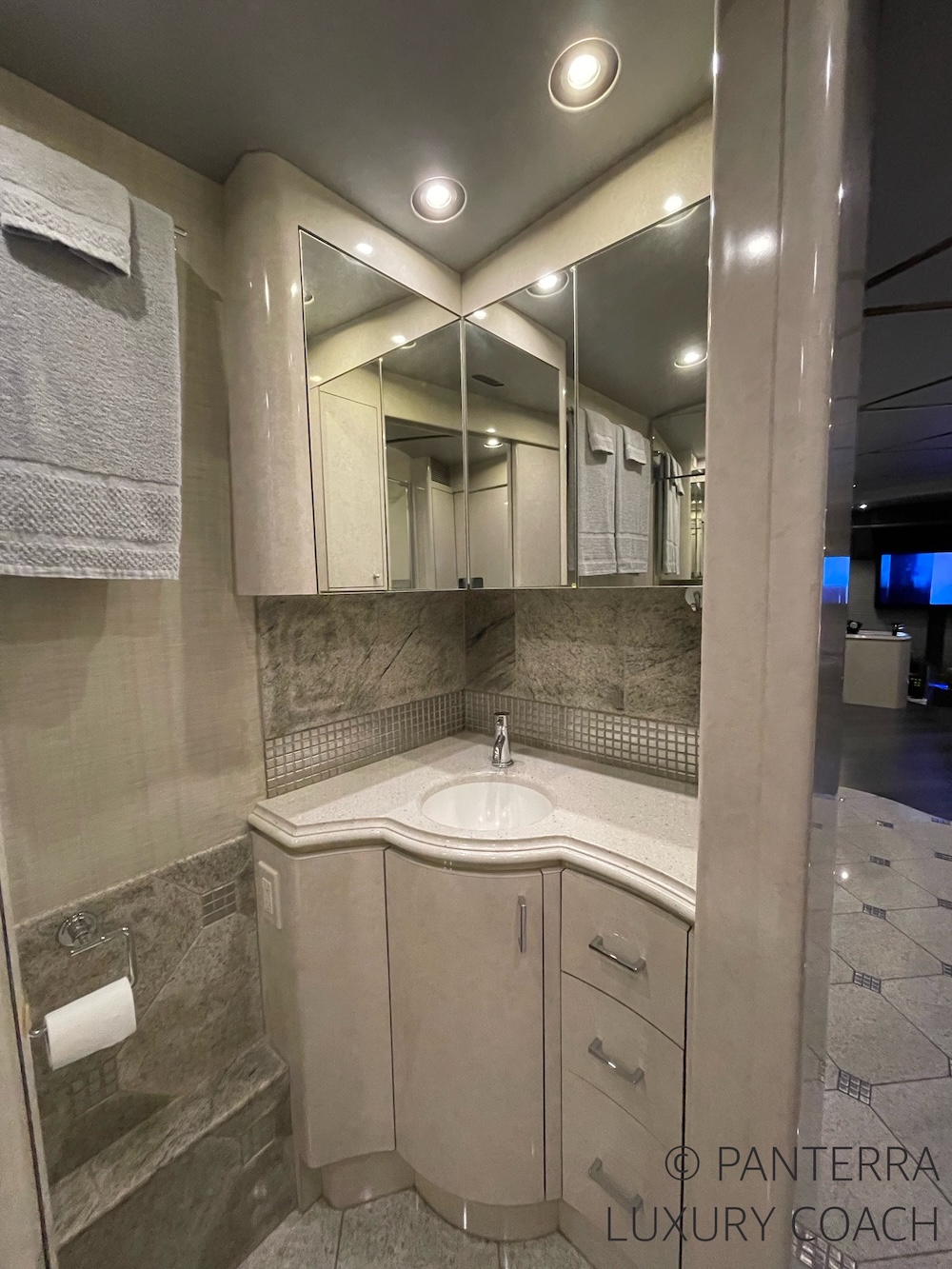 2006 Prevost Marathon H3-45 For Sale