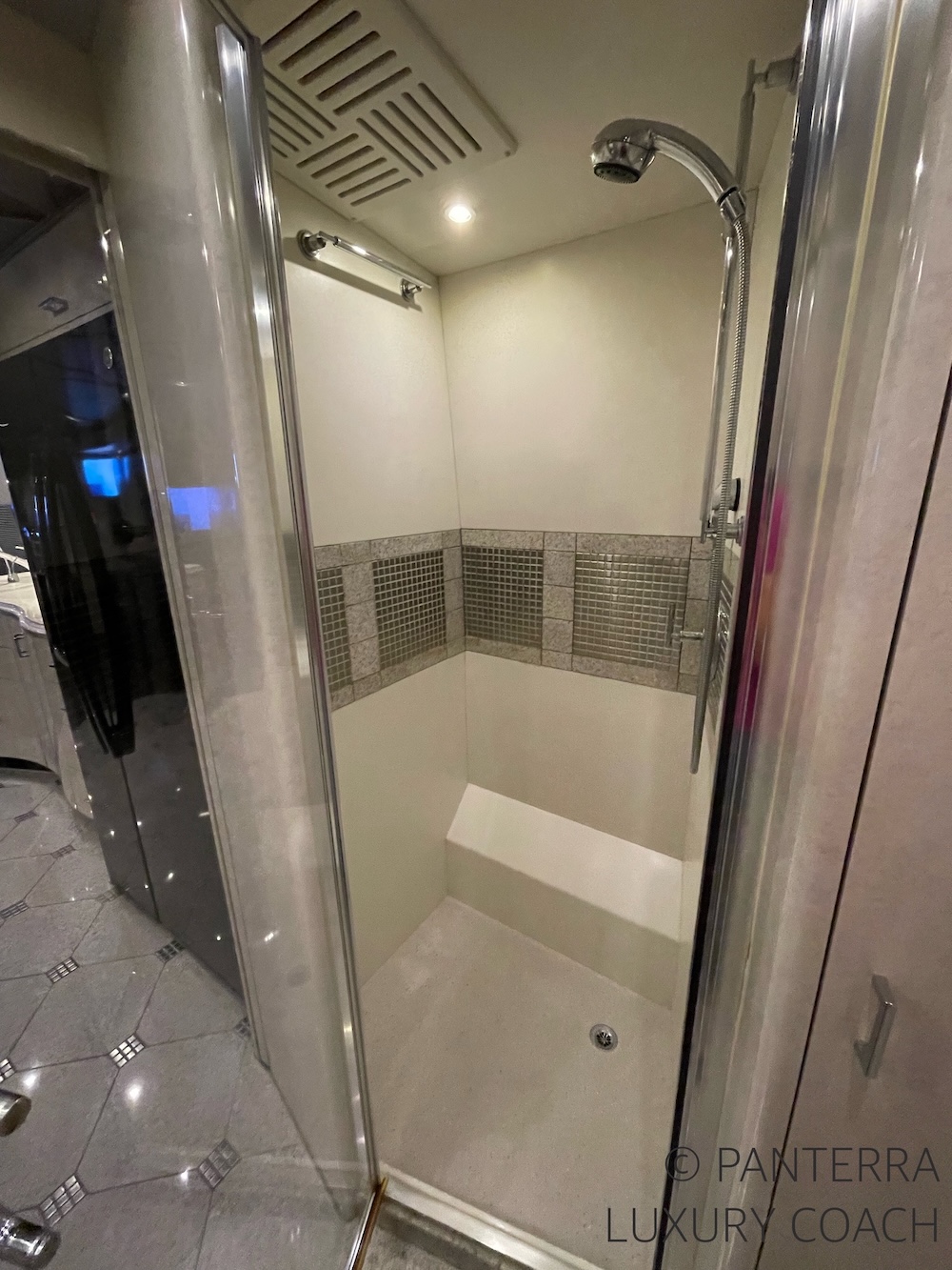 2006 Prevost Marathon H3-45 For Sale