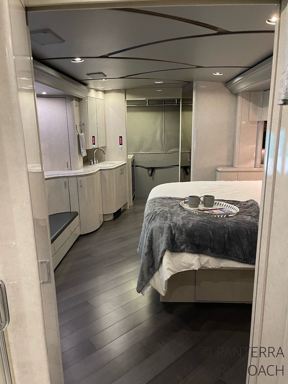 2006 Prevost Marathon H3-45 For Sale