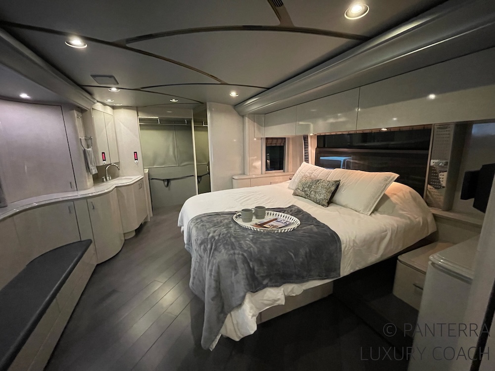 2006 Prevost Marathon H3-45 For Sale