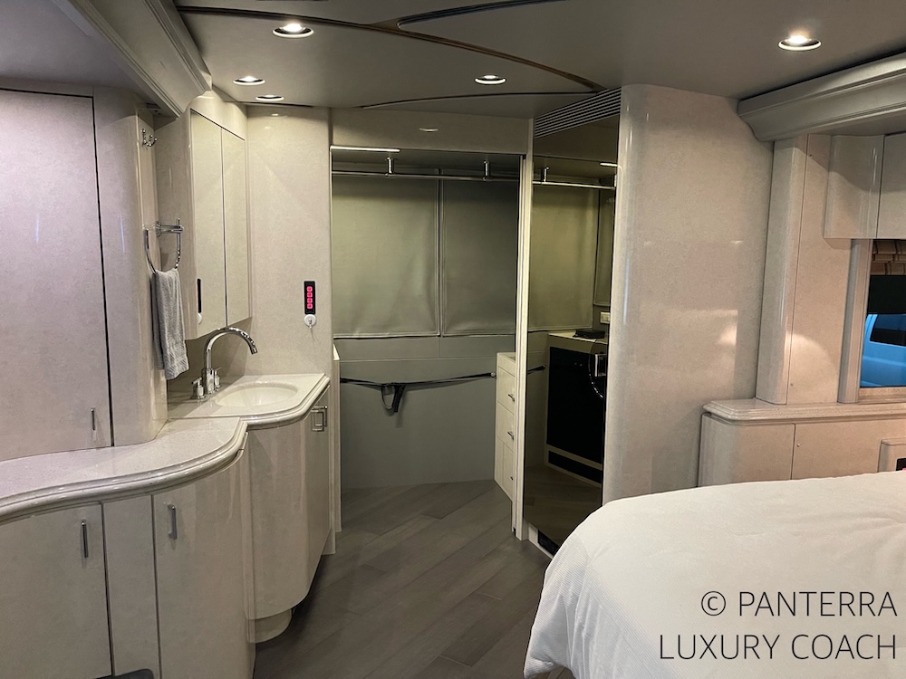 2006 Prevost Marathon H3-45 For Sale