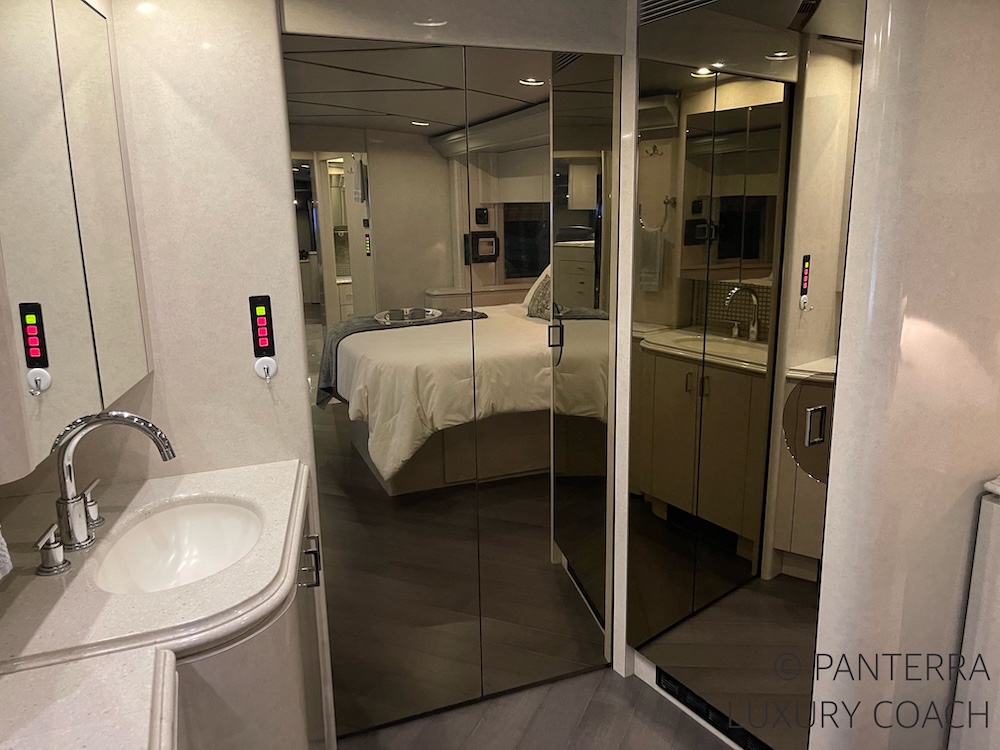 2006 Prevost Marathon H3-45 For Sale