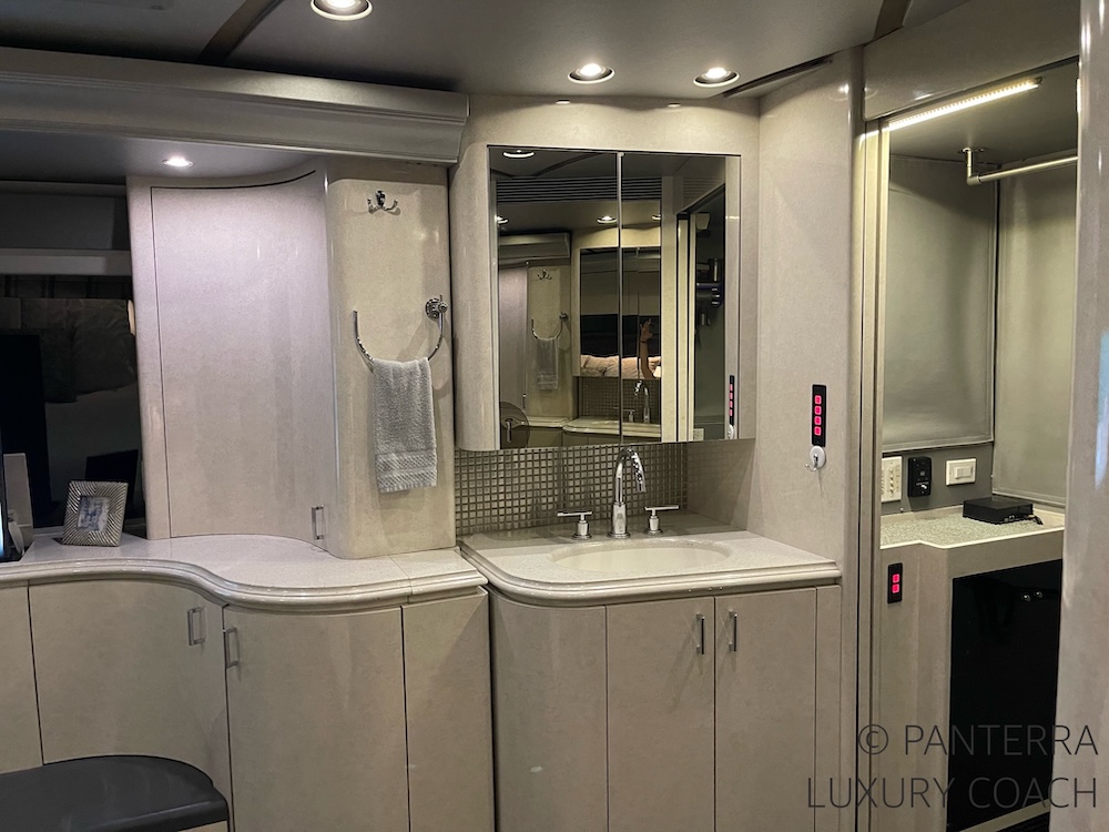 2006 Prevost Marathon H3-45 For Sale