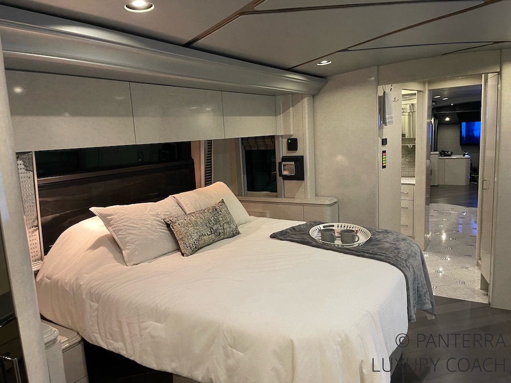 2006 Prevost Marathon H3-45 For Sale