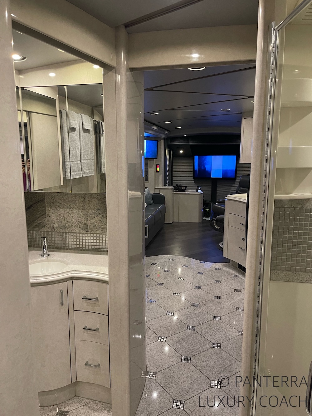 2006 Prevost Marathon H3-45 For Sale