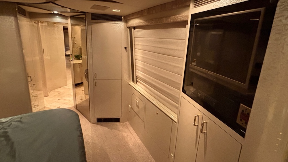 2006 Prevost Marathon XLII For Sale