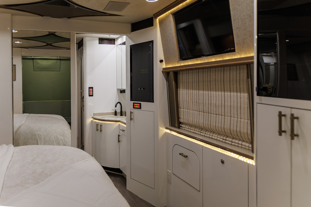 2006 Prevost Marathon XLII For Sale