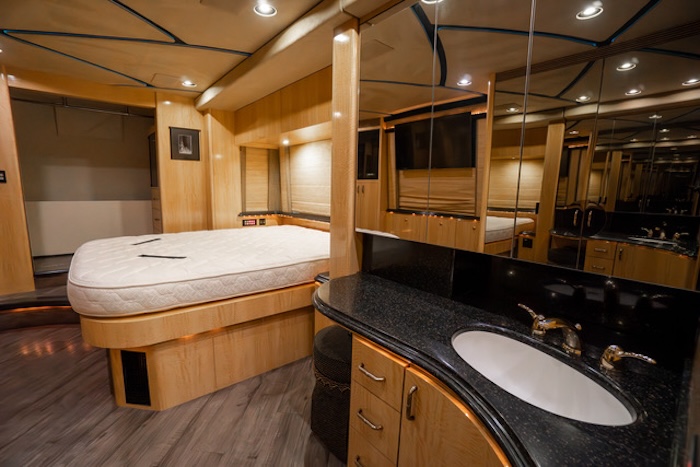 2006 Prevost Marathon XLII For Sale