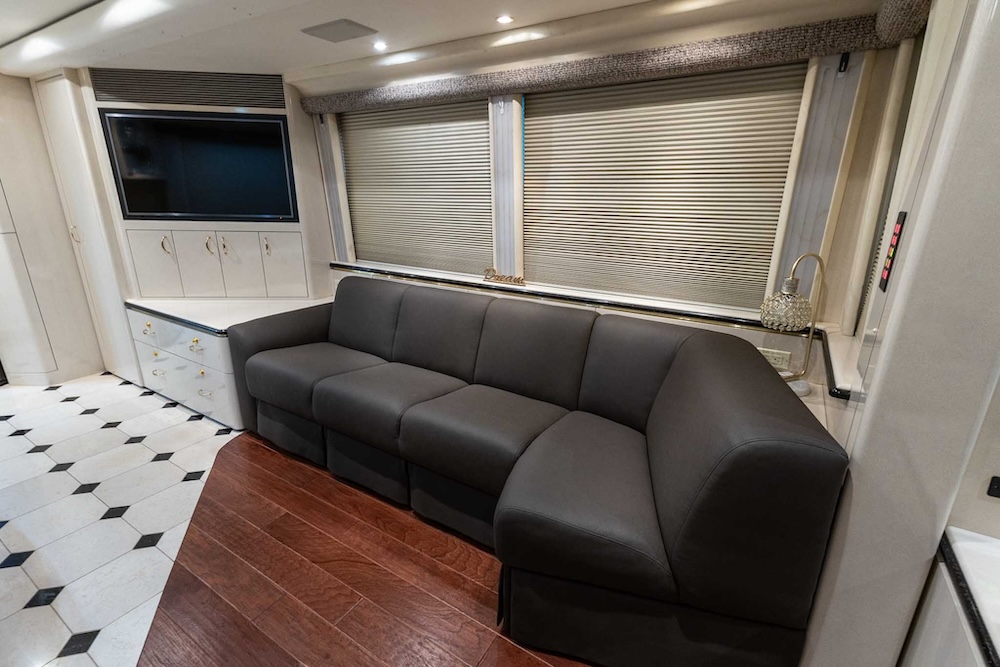 2006 Prevost Marathon XLII For Sale