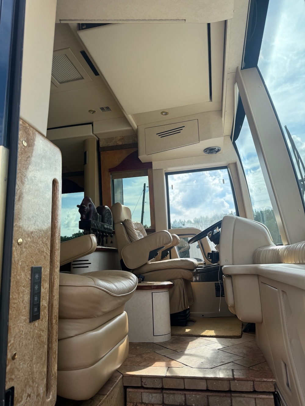2006 Prevost Parliament XLII  For Sale