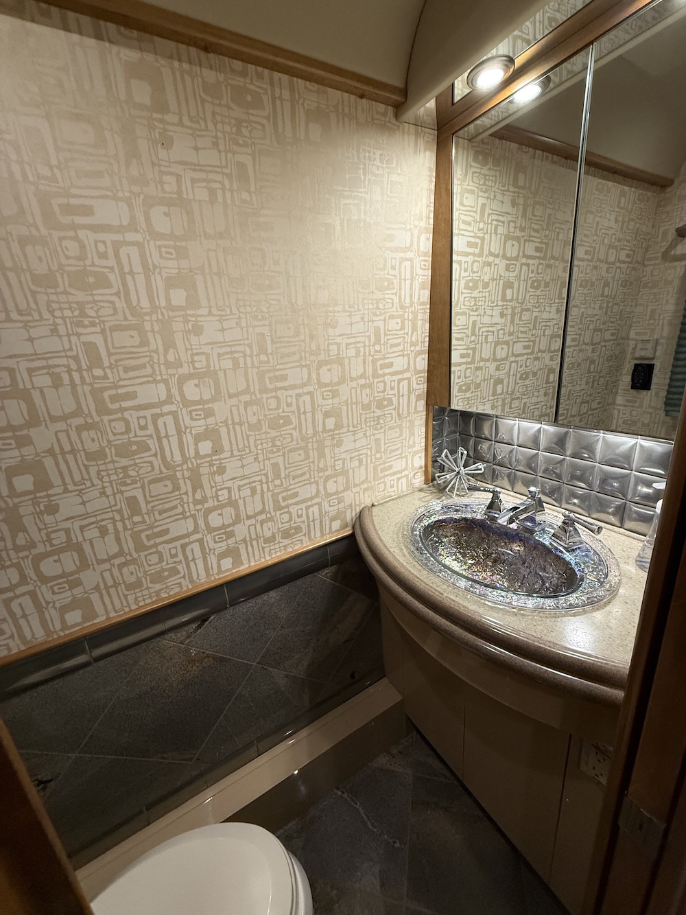 2006 Prevost Royale XLII For Sale