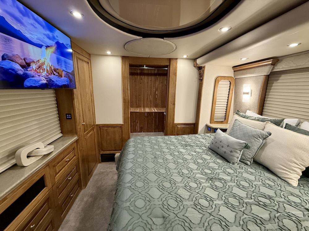 2006 Prevost Royale XLII For Sale