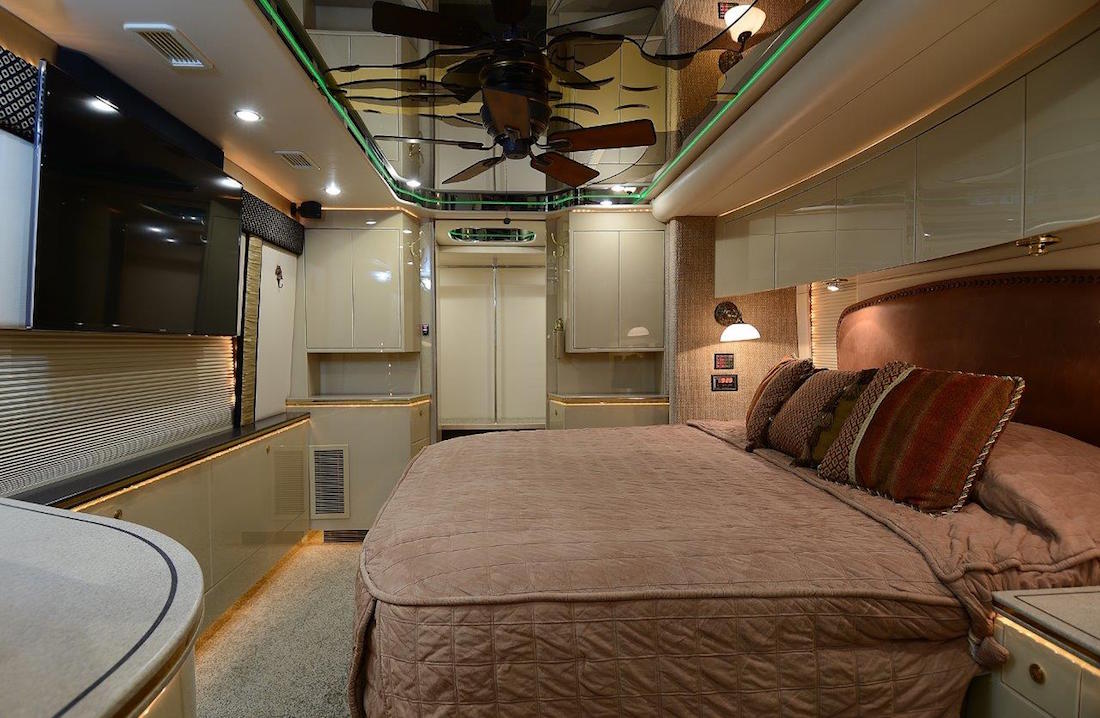 2007 Prevost Featherlite H3-45 For Sale