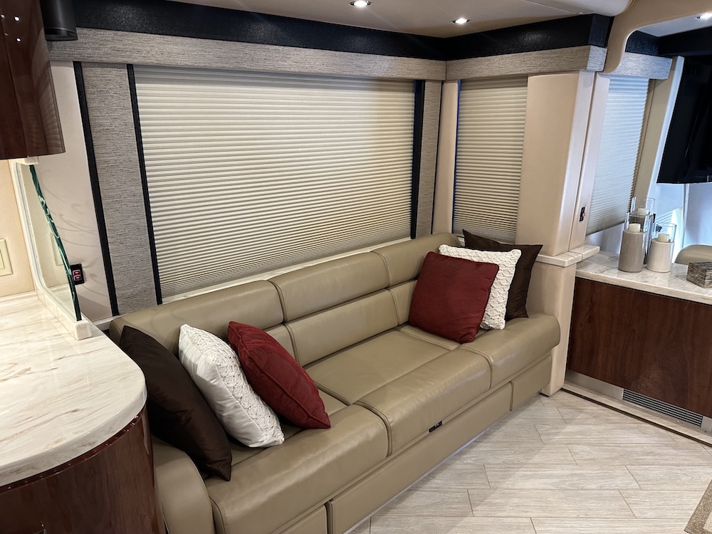 2007 Prevost Featherlite H3-45 For Sale