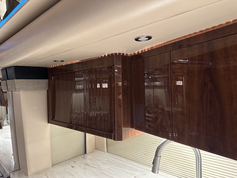 2007 Prevost Featherlite H3-45 For Sale