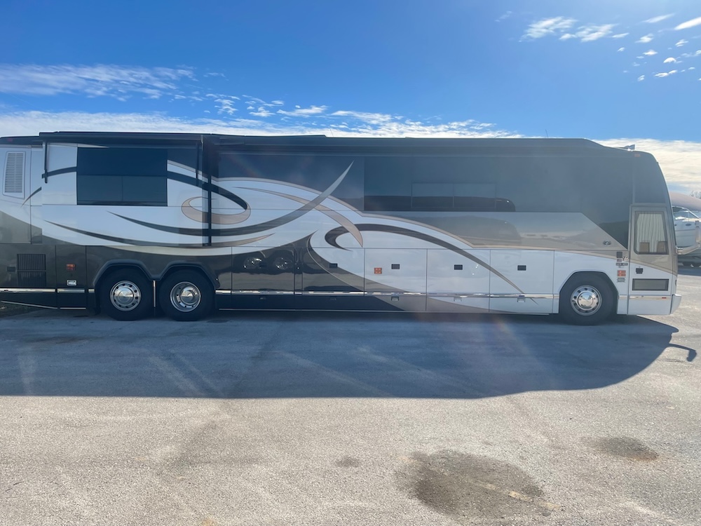 2008 Prevost Featherlite   H3-45 For Sale