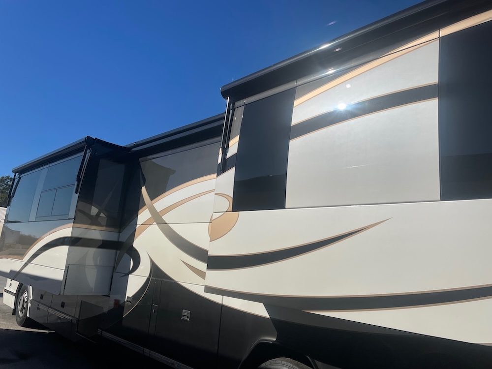 2008 Prevost Featherlite   H3-45 For Sale