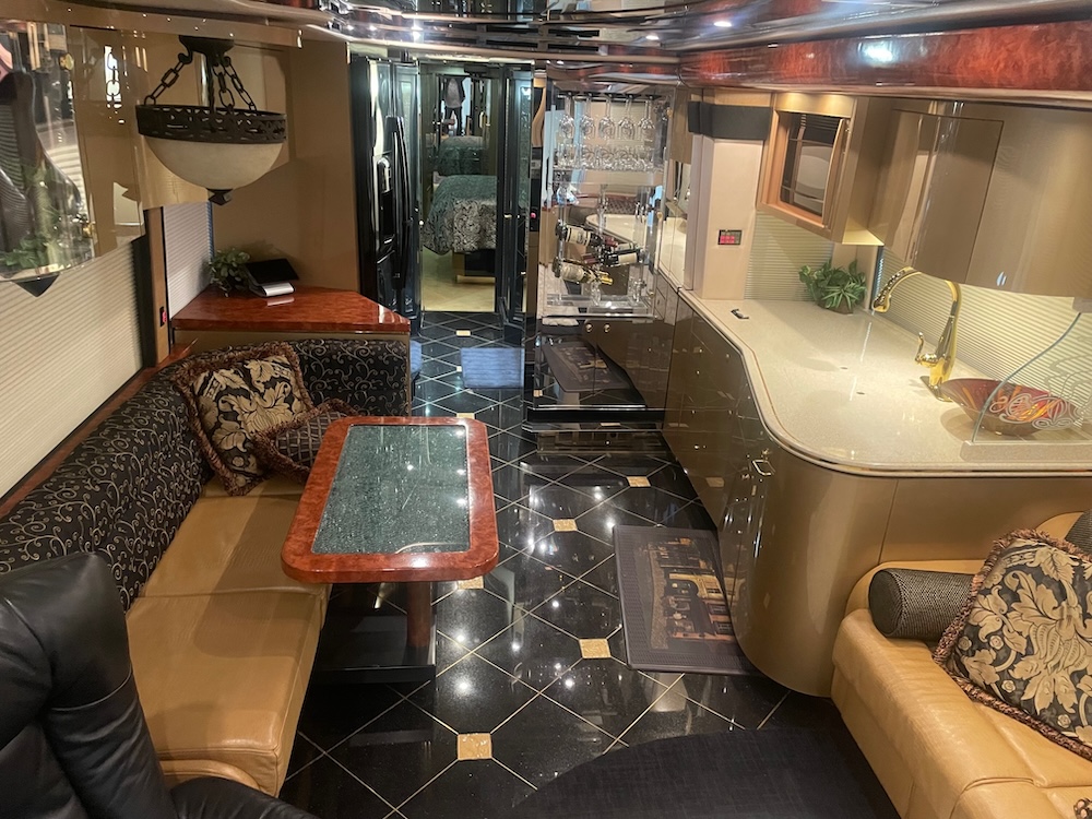 2008 Prevost Featherlite   H3-45 For Sale